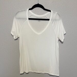 American Eagle Outfitters Women's Cream V-Neck Tee